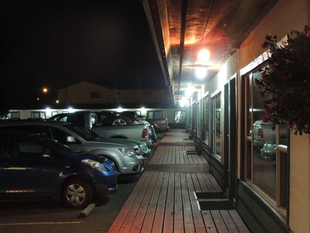 100 Mile Motel & Rv Park 100 Mile House Exterior foto
