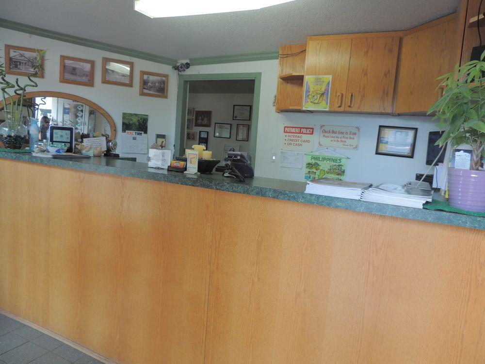 100 Mile Motel & Rv Park 100 Mile House Exterior foto